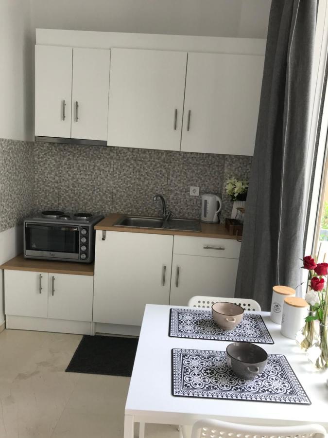 Pantheon Apartment Каламата Екстериор снимка